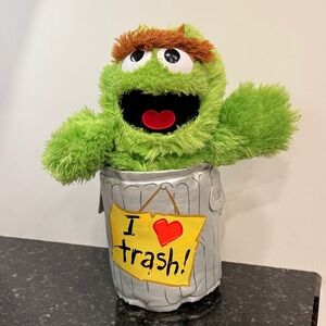 Sesame Street OSCAR THE GROUCH 14” plush Sesame Place 2016
